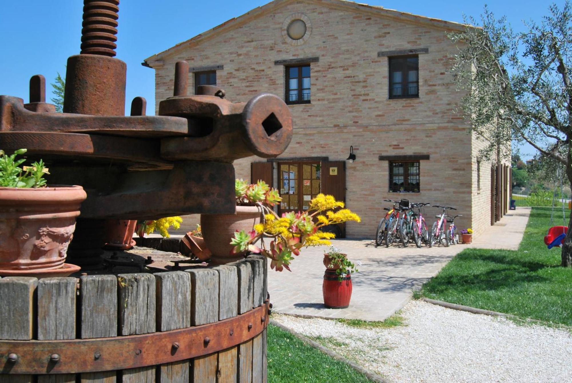Cadabo Villa Montecarotto Exterior photo