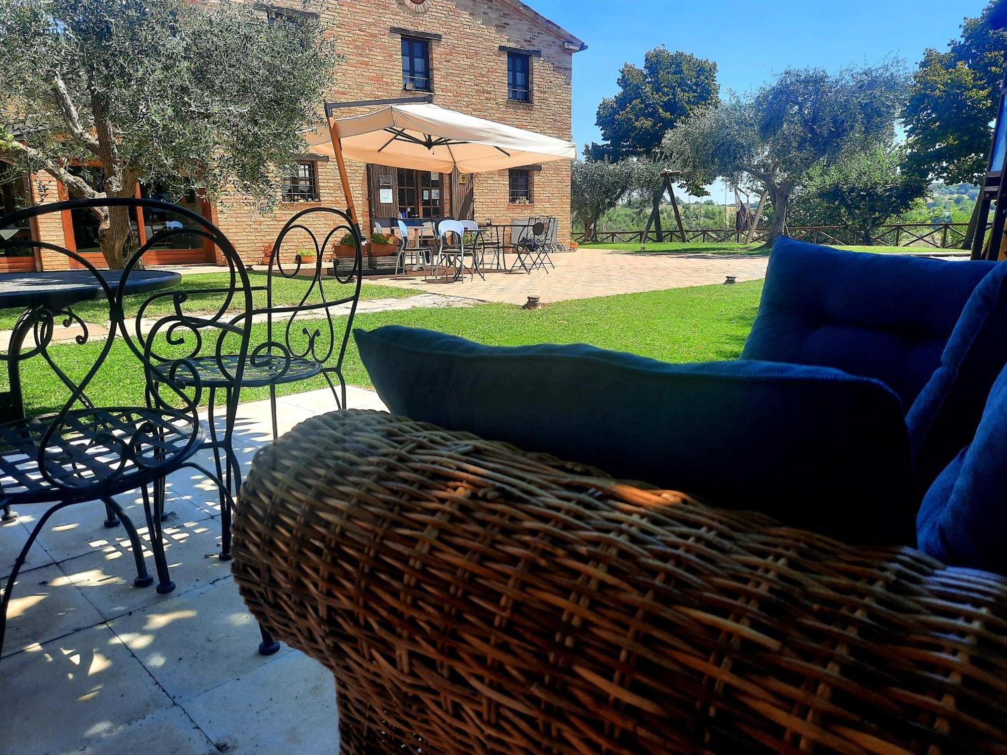 Cadabo Villa Montecarotto Exterior photo