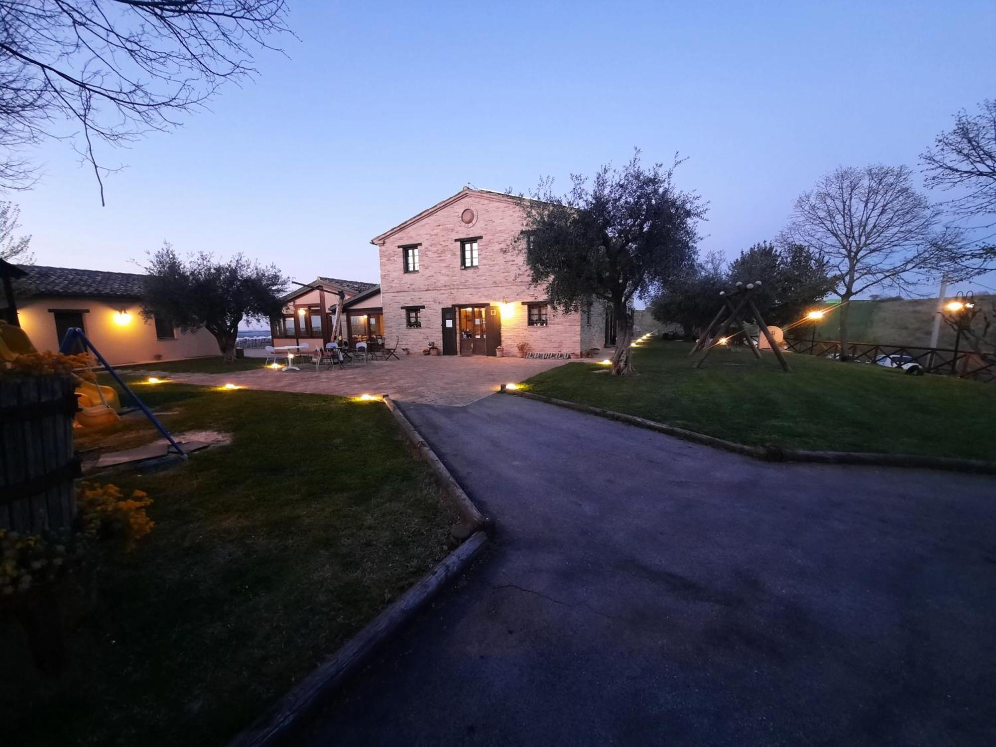Cadabo Villa Montecarotto Exterior photo